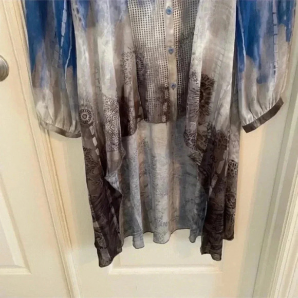 The Pyramid Collection Hi Lo Button Down Tunic Shirt - Picture 3 of 6